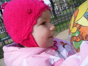 Полина обожает играть с мячом